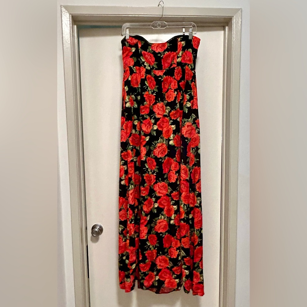 NWT Forever 21 Flowy Floral Strapless Dress. Red/L - Picture 4 of 8